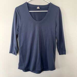 Hue light blue deep scoop neck top 3/4 sleeves casual style women size small